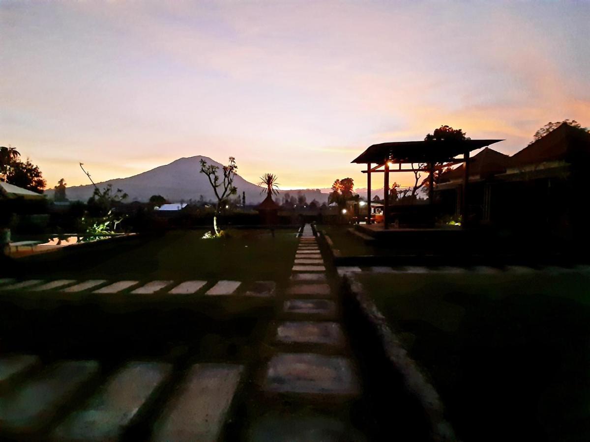 Host @ Volcano Baturaja  Luaran gambar